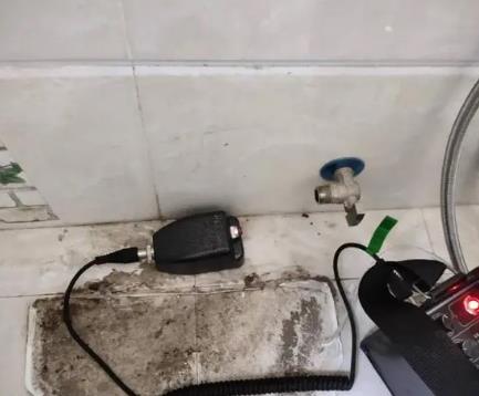 长清屋顶漏水维修公司分享下卫生间漏水的危害及解决方法